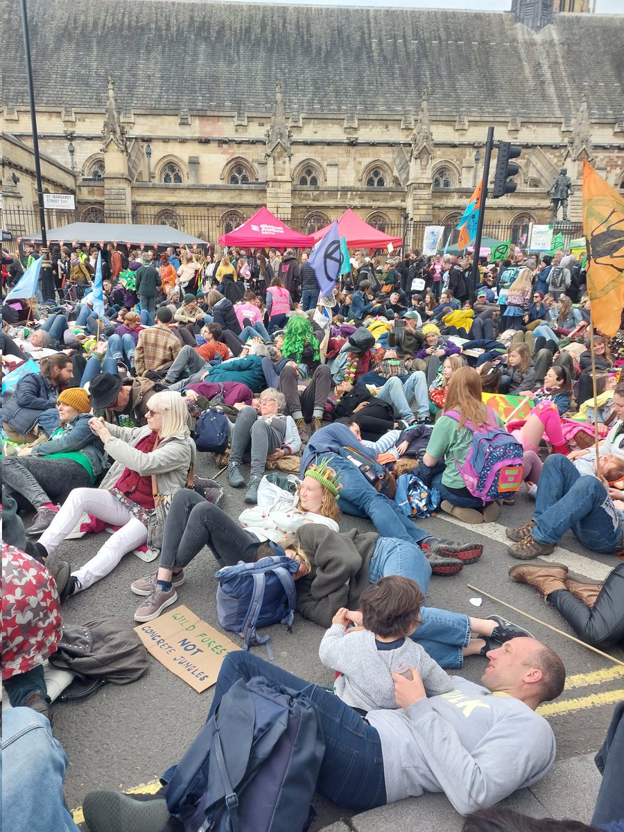 Had an incredible experience at the Uniting Through Differences event, how social movements can navigate diversity &amp; come together for powerful change. TQ @Nick_Anim &amp; fellow panellists @Clare_Farrel Andy Greene #UnitingThroughDifferences <a href="/TBPI_UK/">The Black Policy Institute</a> #SocialChange #CollectiveAction