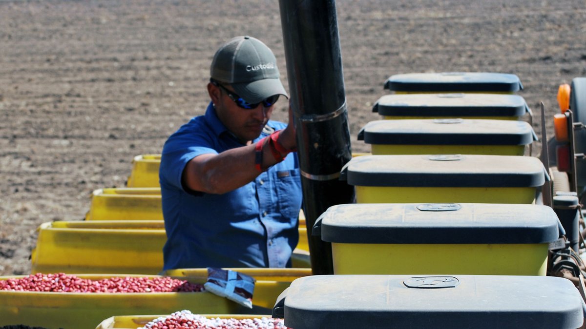 GeorgiaTwine's tweet photo. What’s the southern reliability of prospective planting report? https://t.co/qKPwyklPlx https://t.co/c6QJ8Cjjql