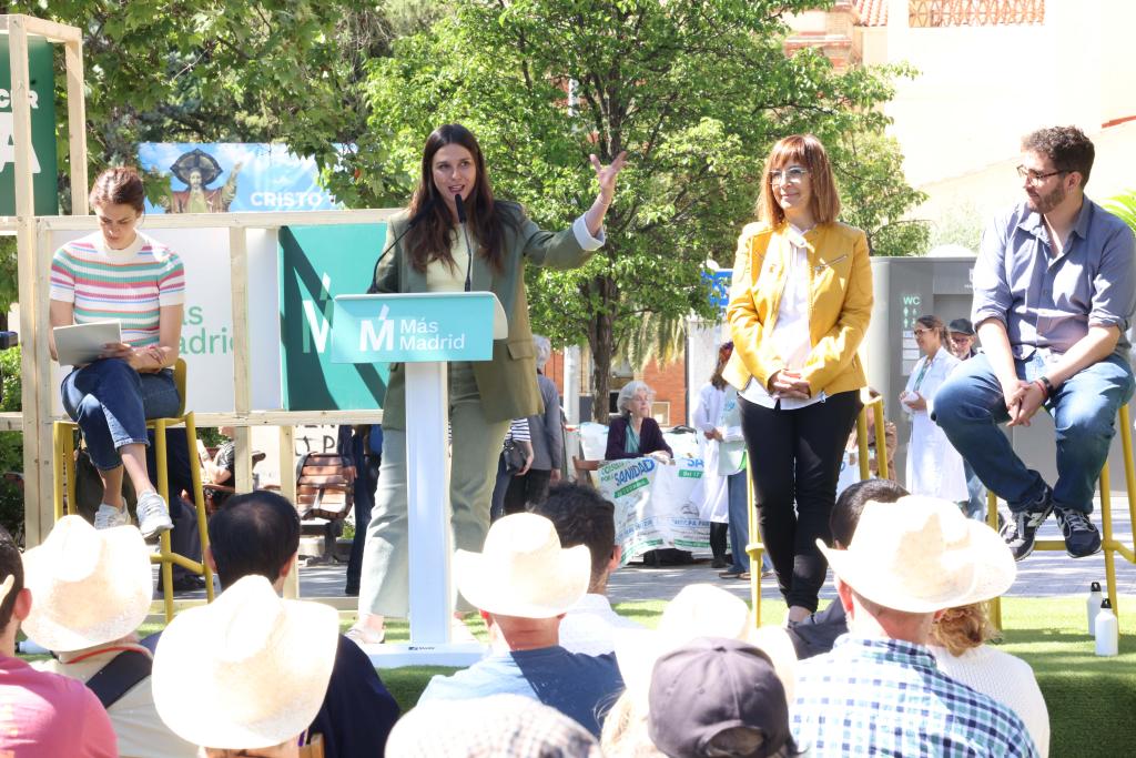 BeaBorrasv's tweet photo. Lo próximo es conseguir que la juventud pueda desarrollar su proyecto de vida a una edad razonable.
Hoy en #LaProspe hablando de las propuestas para el barrio y sus jóvenes⚡️
Un orgullo hacerlo de la mano de @Rita_Maestre @ierrejon @NicoPozoSerrano y @MarbarberanP https://t.co/ydLC5BmDgj