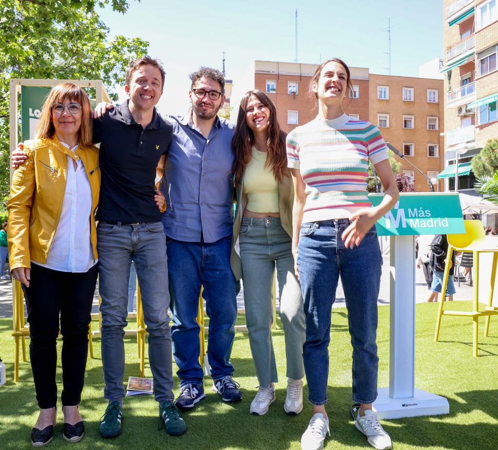 BeaBorrasv's tweet photo. Lo próximo es conseguir que la juventud pueda desarrollar su proyecto de vida a una edad razonable.
Hoy en #LaProspe hablando de las propuestas para el barrio y sus jóvenes⚡️
Un orgullo hacerlo de la mano de @Rita_Maestre @ierrejon @NicoPozoSerrano y @MarbarberanP https://t.co/ydLC5BmDgj