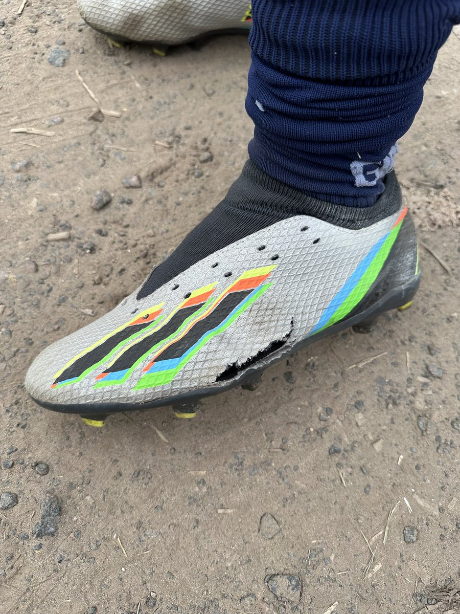 libermanmartin's tweet photo. Gracias x tanto @adidas 
Botines nuevos! 
Ya saben q marca no hay q comprar. Espero q me reconozcan y me los cambien.
5 posturas! https://t.co/5qEhappVHT