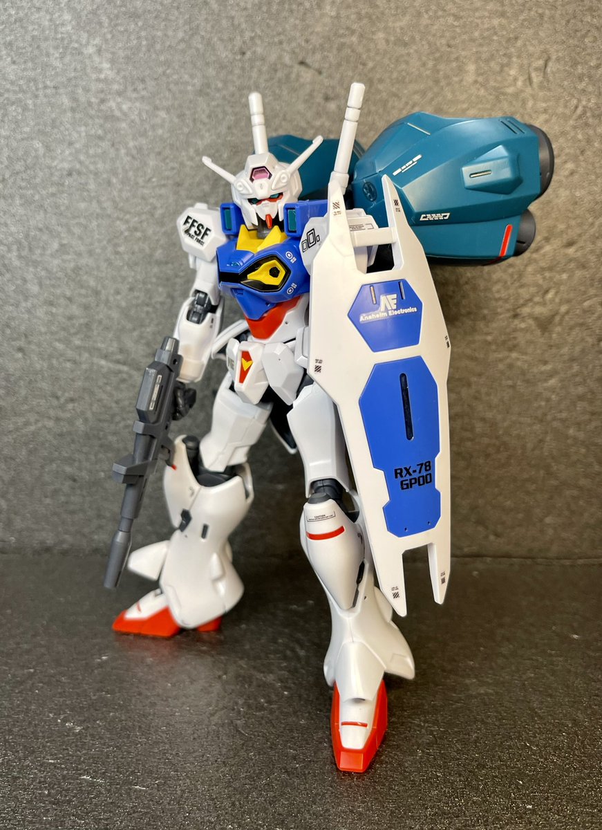 Vanerge's tweet photo. おはようモフ♪
土日忙しかったー、いろいろと、#ガンプラ する暇さえなく、あれ、なんか出来てる
寝てる時に作ったのか?皆さんはそういう時ありません?
RX-78 #GP00.作ってましたわぁ!
正面撮って見たけど難しいな。
今回は塗装無し、デカールだけで揚げていく感じです。エンゲージの00はコンバージの00とは違うようで、、かっこいいんだけど、GPの系譜に合わない感じですね
これからGP01はできないでしょ?これはやはりgレコ、、ゲフンゲフン
#アンサンブル好きに伝えたい