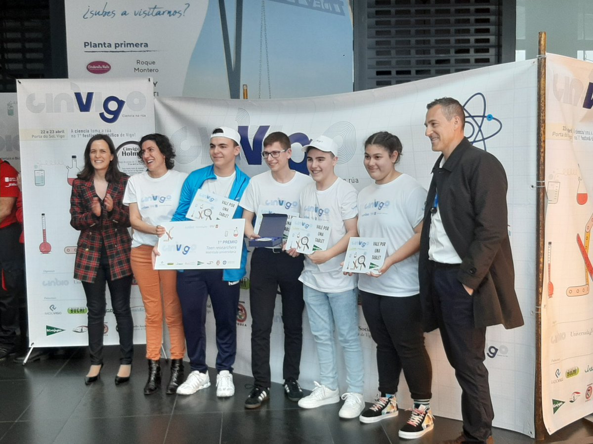 cinbio_uvigo's tweet photo. E o 1° premio do xurado para a categoría #TeenResearchers do #CinVigo foi para o proxecto "Investigadores por uns días", do alumnado do IES A Guía de Vigo.
Moitos parabéns!! 👏👏 https://t.co/nNcyFueXG5