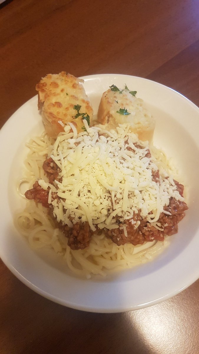 Amazing homemade meal by Andrew, Aimee and Sophie with even fully homemade garlic bread from a baguette. Cheers guys was lovely. <a href="/gifhe/">Grimsby Institute</a> <a href="/EUErasmusPlus/">Erasmus+</a> #Erasmus23