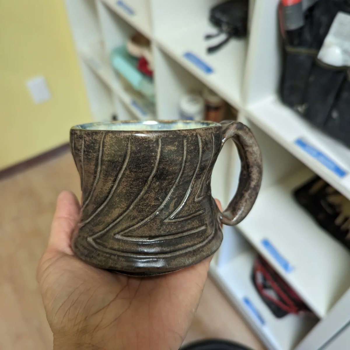 Hapi_Capi's tweet image. Hi! I mainly post about welding, pets, and pottery.
