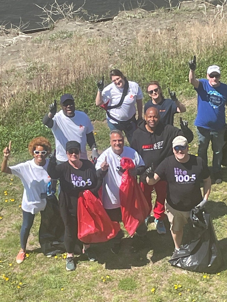 MikeStacyDJ's tweet photo. #1Day1Thing. Audacy Hartford lent a hand in East Hartford’s Great River Park picking up bottles, cans and trash! https://t.co/4jZWE6XbHn
