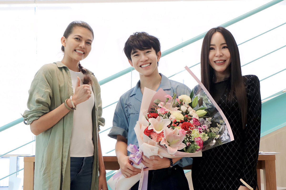 3kok_official's tweet photo. ขอบคุณที่ให้หมอก๊กมาร่วม พูดคุย ในกิจกรรม “Black Lucky Cat “ ในครั้งนี้ครับบ
@3kok_KL
#bearfamily #caticon #searchstudio #ก๊กเป็นก้อน
#เจ้าก้อนของก๊ก
#kokliang
#หมอก๊ก
#หมอหล่อบอกต่อ https://t.co/hR2Hbwui3X
