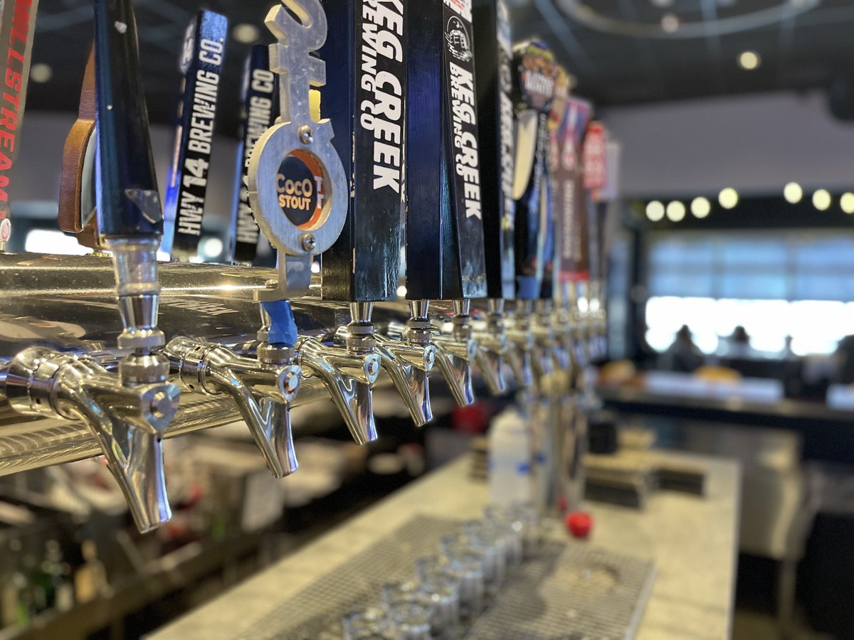 LocalBeerCo's tweet image. 🍻🎉 It's Sunday Funday, and we've got $3.50 beers all day! 🎉🍻 Time to gather your squad, raise a glass, and pretend Monday isn't lurking around the corner! Cheers to a Sunday well-spent and beers that won't break the bank! 

#SundayFunday #BeerLovers #WeekendVibes