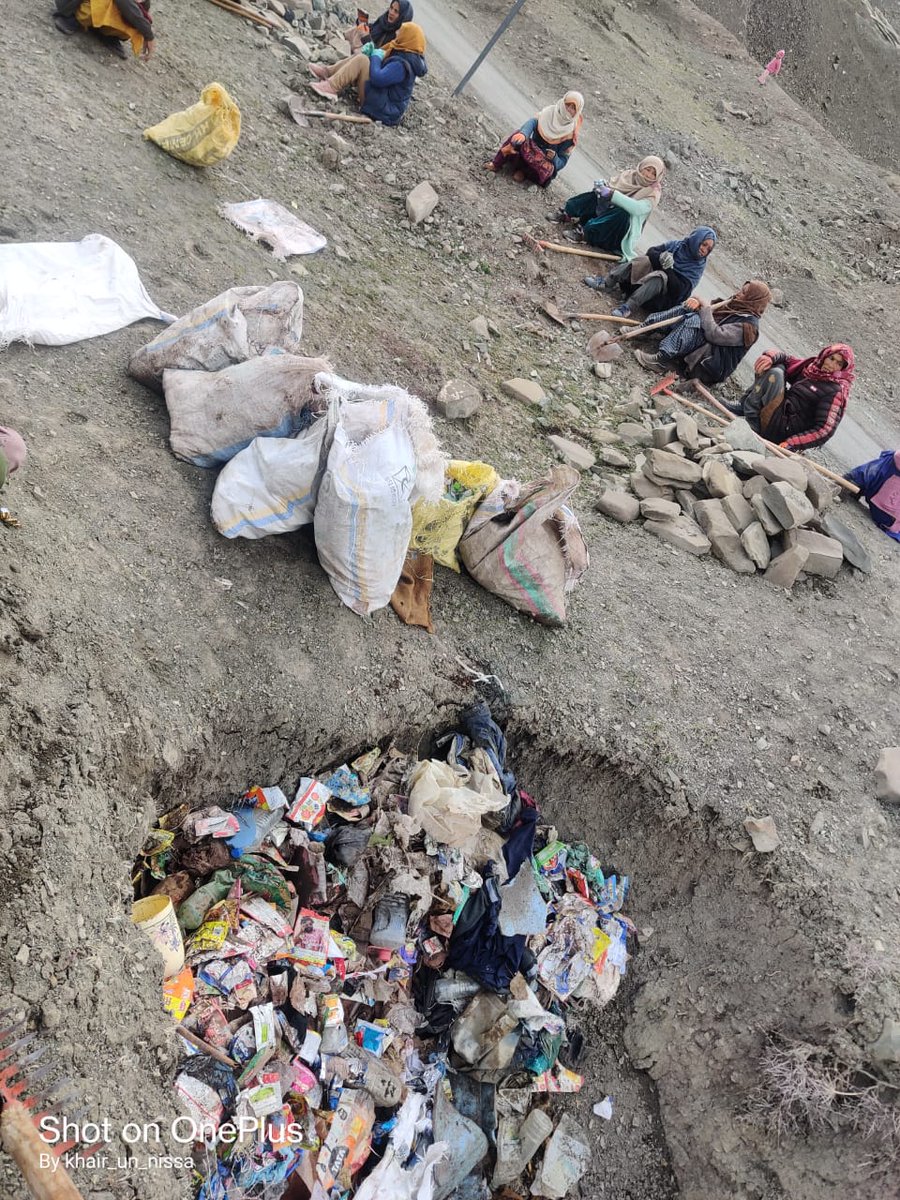 amusam12's tweet photo. Nehru yuva kendra kargil volunteer from (lotsum block ) kharun nissa in collobration with ama tsokspa karith organised safaye abhiyan on the occasion of eid ul fitr.
During this program all the villagers  participated incuding sarpanch,punch etc
@NYKkargil @DIPR_Kargil
@santoshsu https://t.co/6mSsZ4oZKi