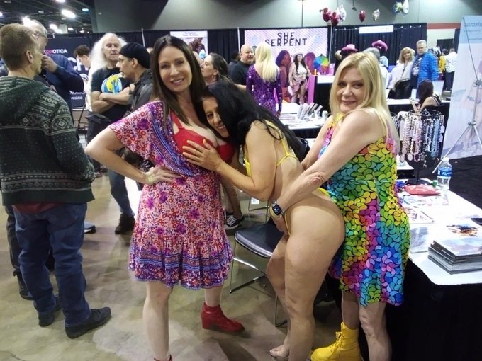 Having a blast at @EXXXOTICA and I always look forward to seeing @ChristyCanyon11 and @BlameItOnGinger<a class="tags" target="_blank" title="On Twitter" href="/?out=eyJ0eXAiOiJKV1QiLCJhbGciOiJIUzUxMiJ9.eyJpYXQiOjE3MjE3NjQ5MTAsImlzcyI6InR3cG9ybnN0YXJzLmNvbSIsIm5iZiI6MTcyMTc2NDkxMCwiZXhwIjoxNzUzMzAwOTEwLCJyZWRpcmVjdF91cmwiOiJodHRwczovL3R3aXR0ZXIuY29tL0VYWFhPVElDQSJ9.CTWJuaTruZYZpxHd4X5wK9YGGJzTuNN2PSNaSkiRxu-pnzUXtO7gNZ2fM4-qm2zCMzTVnkLF3oYgXdviChOFSQ">@EXXXOTICA</a>