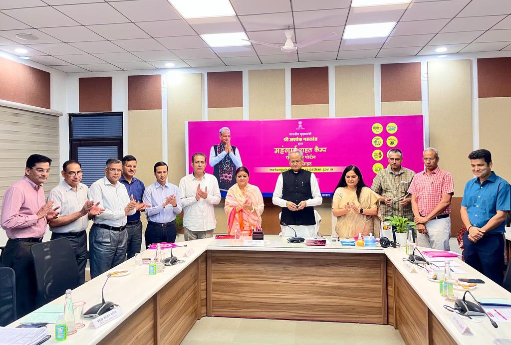 ashokgehlot51's tweet photo. राहत का ऐतिहासिक आगाज़!

बचत, राहत, बढ़त को नया आयाम देते हुए अव्वल राजस्थान के संकल्प के साथ आज महंगाई राहत कैंप रजिस्ट्रेशन पोर्टल व वेबसाइट का शुभारंभ किया।

मुझे विश्वास है कि लाभ के इस महोत्सव में आप सभी की सहभागिता मिशन 2030 को बल प्रदान करेगी। https://t.co/eOwF7SLYbO