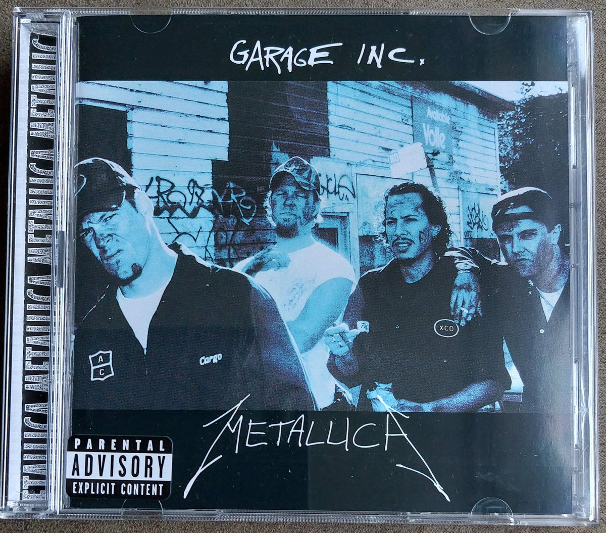 rsroestar's tweet photo. Lekker cover werk van #Metallica in @nachtplaten , op het album #GarageInc 🎸😎 #TurnThePage(van #BobSeeger) https://t.co/6NhWi67y8k
