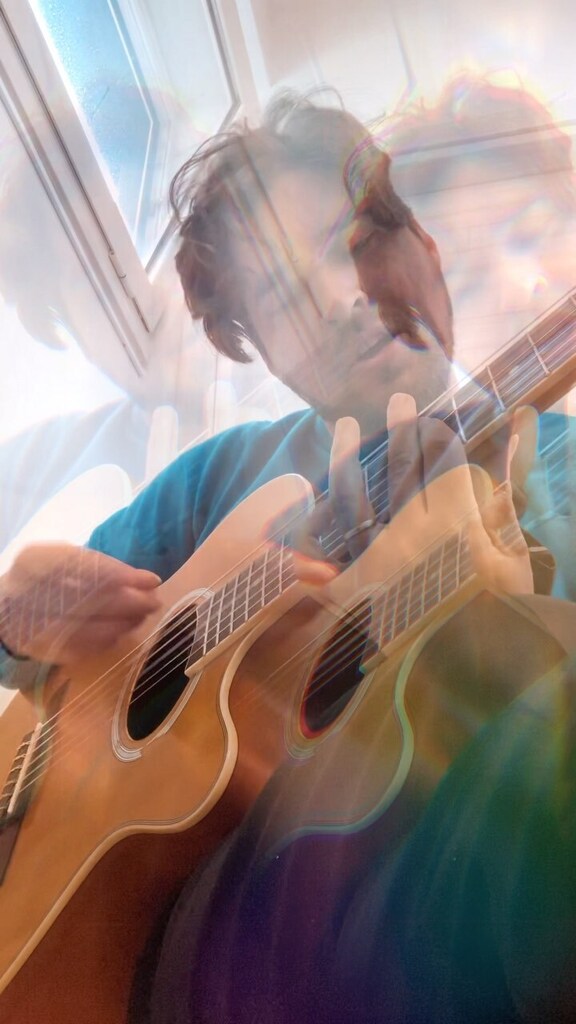 “Lua e Sol” é uma canção do meu terceiro álbum, “Adiante”, disponível nas principais plataformas online. Chega mais! Curta e compartilhe com quem você gosta! 🎵🙌💛 instagr.am/reel/CrYvCMHvO…