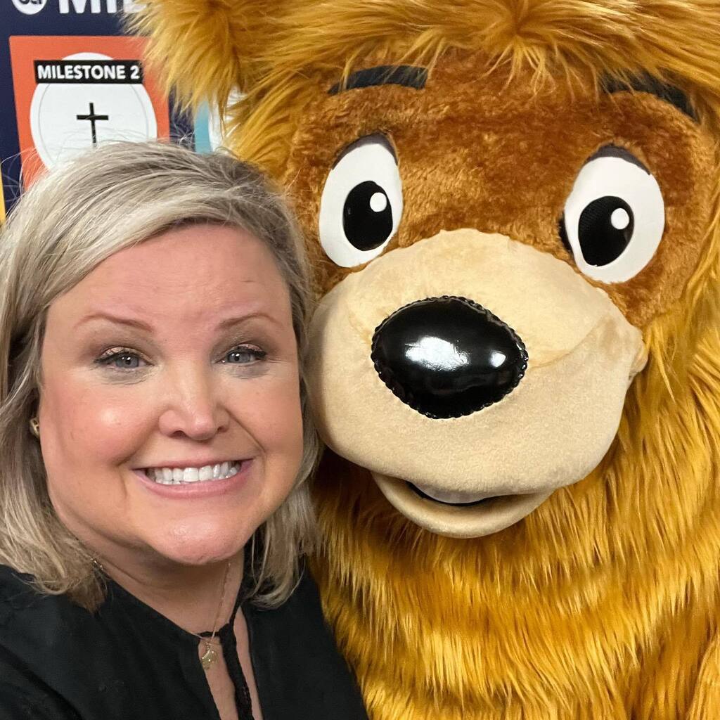 Got to snag a selfie with Griz the VBS mascot this morning. #vbs #kidmin <a href="/belleairebc/">Belle Aire BC</a> instagr.am/p/CrYtDser9Gn/