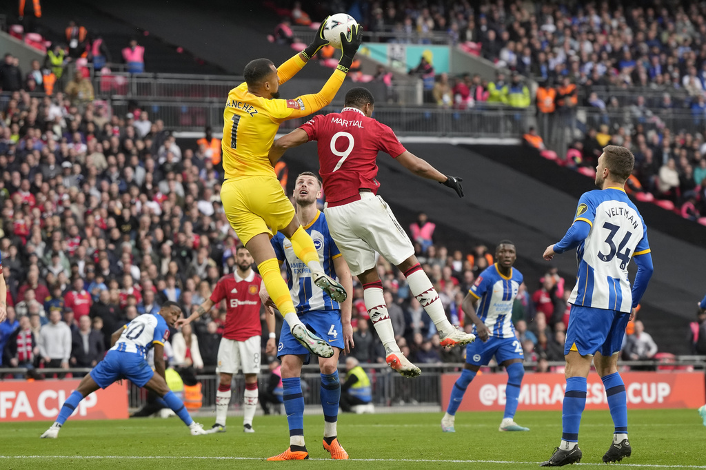 Bolanet's tweet photo. #LiveBolanet FT 90': Brighton 0-0 Man United | Possessions: 62%-38% | Shots: 12-10 | Corners: 7-2
.
Belum ada gol tercipta, laga akan dilanjutkan ke babak tambahan waktu! https://t.co/qQvcbH6pQs