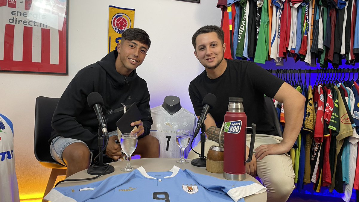 RodriVazquez95's tweet photo. Mañana lunes a las 20:00 estrenamos “Soy Celeste - Camino al Mundial Sub-20”.

En esta primera entrega nos visita Fabricio Díaz, el capitán de Uruguay.

Su vida, más de 100 partidos en primera, el Sudamericano, Liverpool y el futuro.

Empeza a seguir: https://t.co/xAIlFNQcgV 

Es un placer trabajar con @SergioOlivo20, @damian_442 y @Mauricio92_mr.