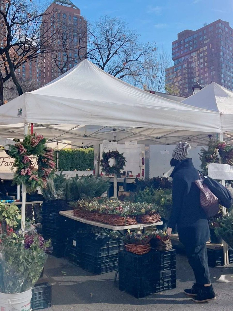 Angel_Liselove's tweet photo. union square market https://t.co/GRZ7Vt6QHC