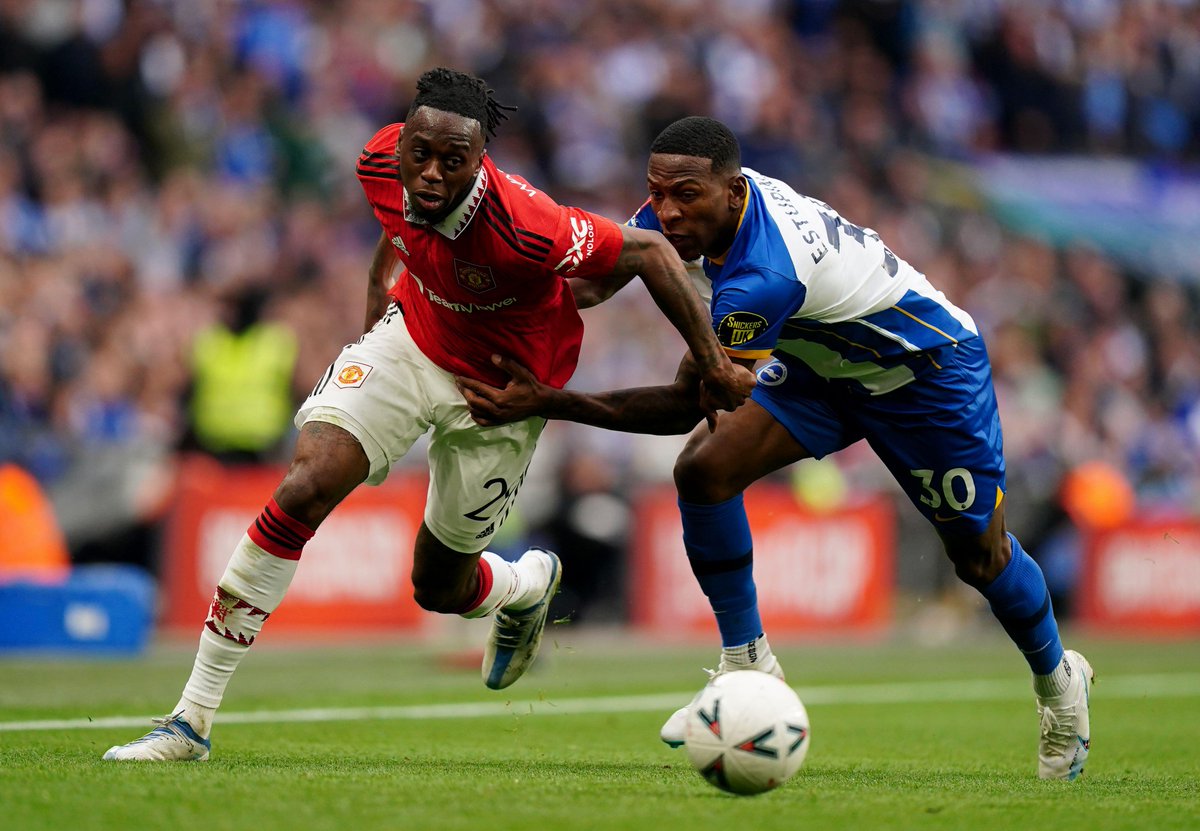 Squawka_Live's tweet photo. Aaron Wan-Bissaka's 90 minutes by numbers vs. Brighton:

100% take-ons completed (4/4)
100% ground duels won (6/6)
100% tackle success (2/2)
7 x possession won
0 x dribbled past
0 fouls

Sending Dr. Dribble back to school. 🎓 https://t.co/N8qEdZlcJh