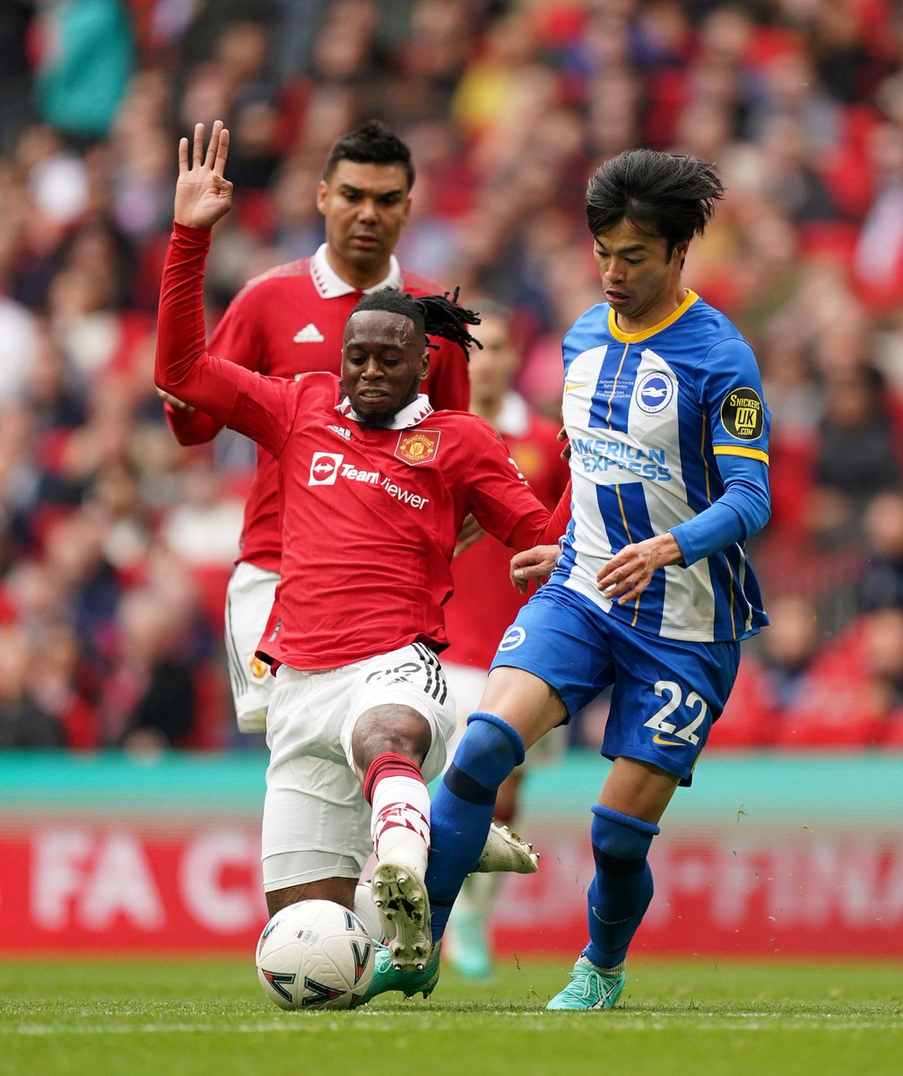 Squawka_Live's tweet photo. Aaron Wan-Bissaka's 90 minutes by numbers vs. Brighton:

100% take-ons completed (4/4)
100% ground duels won (6/6)
100% tackle success (2/2)
7 x possession won
0 x dribbled past
0 fouls

Sending Dr. Dribble back to school. 🎓 https://t.co/N8qEdZlcJh