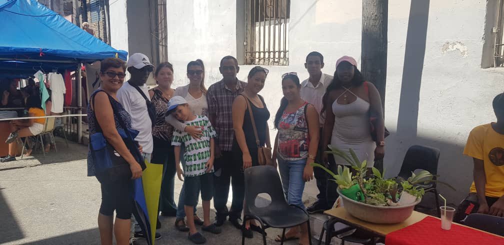 irc8507's tweet photo. Continúan en la feria del Tivoli los educadores del IPU Cuqui Bosch #SNTECD #ManosyCorazón #CubaMined #dmesantiago #feemSantiago #SantiagodeCuba saludamos la fiesta de los trabajadores #1roDeMayo https://t.co/1EgJGDTADC