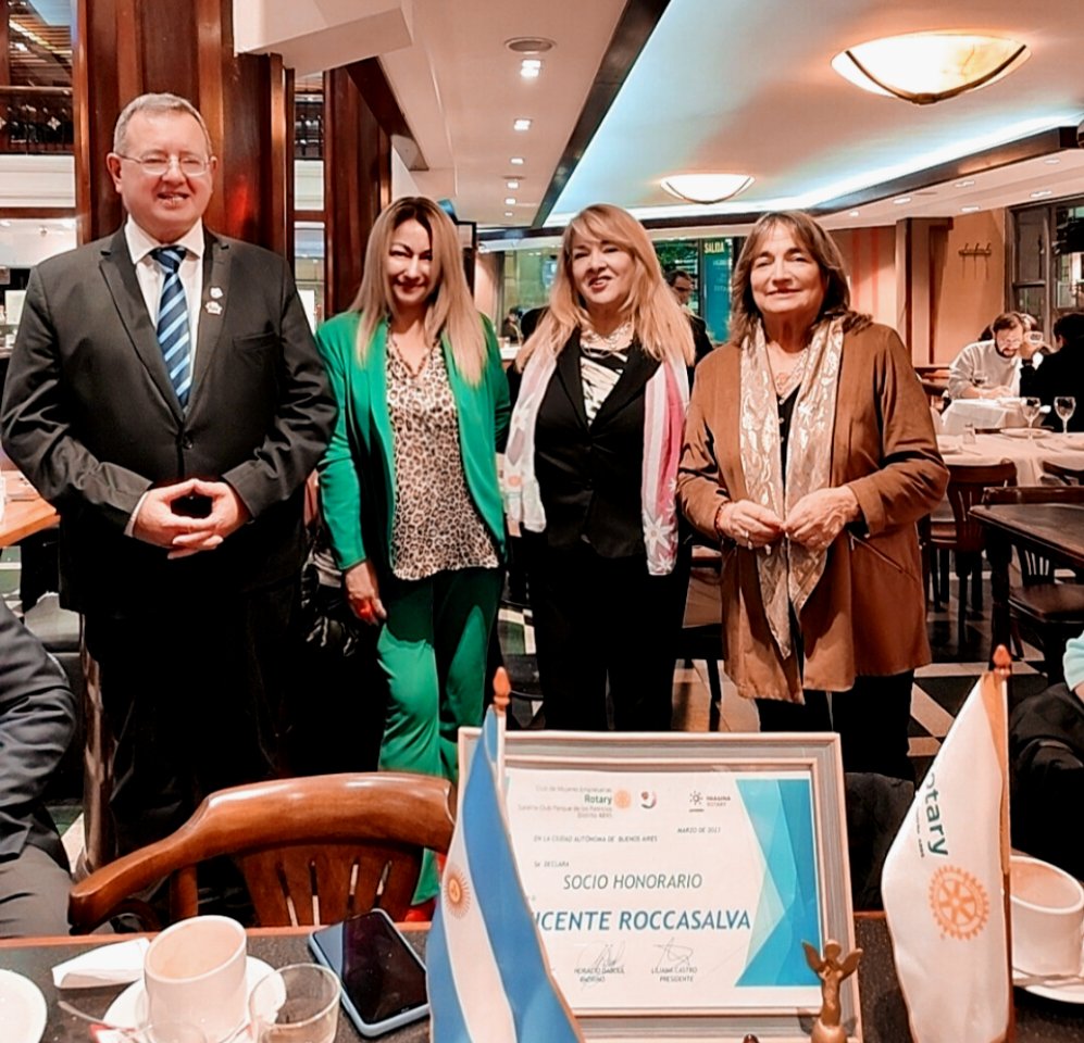 EleoValentini's tweet photo. Ayer tuve el honor de recibir el Pin Rotario. El distintivo por excelencia, emblema del @Rotary ||El mismo identifica al portador con altas normas de ética, orgullo y responsabilidad.
Gracias a mi madrina @Lilianar_Castro por ver en mí esos valores y cualidades. #Rotarios https://t.co/gDQKMClU16