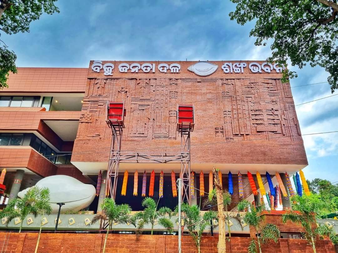 SupportArun's tweet photo. ସାଢ଼େ ଚାରି କୋଟି ଓଡ଼ିଶାବାସୀଙ୍କ ସେବାରେ 'ଶଙ୍ଖ ଭବନ' ସମର୍ପିତ ।
@Naveen_Odisha @bjd_odisha 
@dr_arunsahoo @BJDITWing https://t.co/kkgtrCO6mo