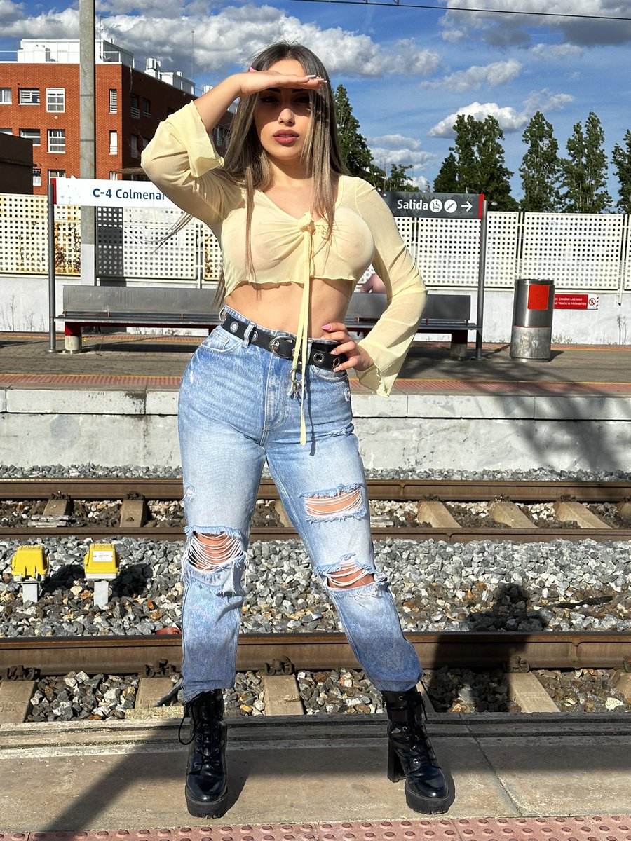 BarbieGolosa_'s tweet photo. Rt 👉🏻y quitamos la ropa 🧥 https://t.co/xWxiZ6w68Y
