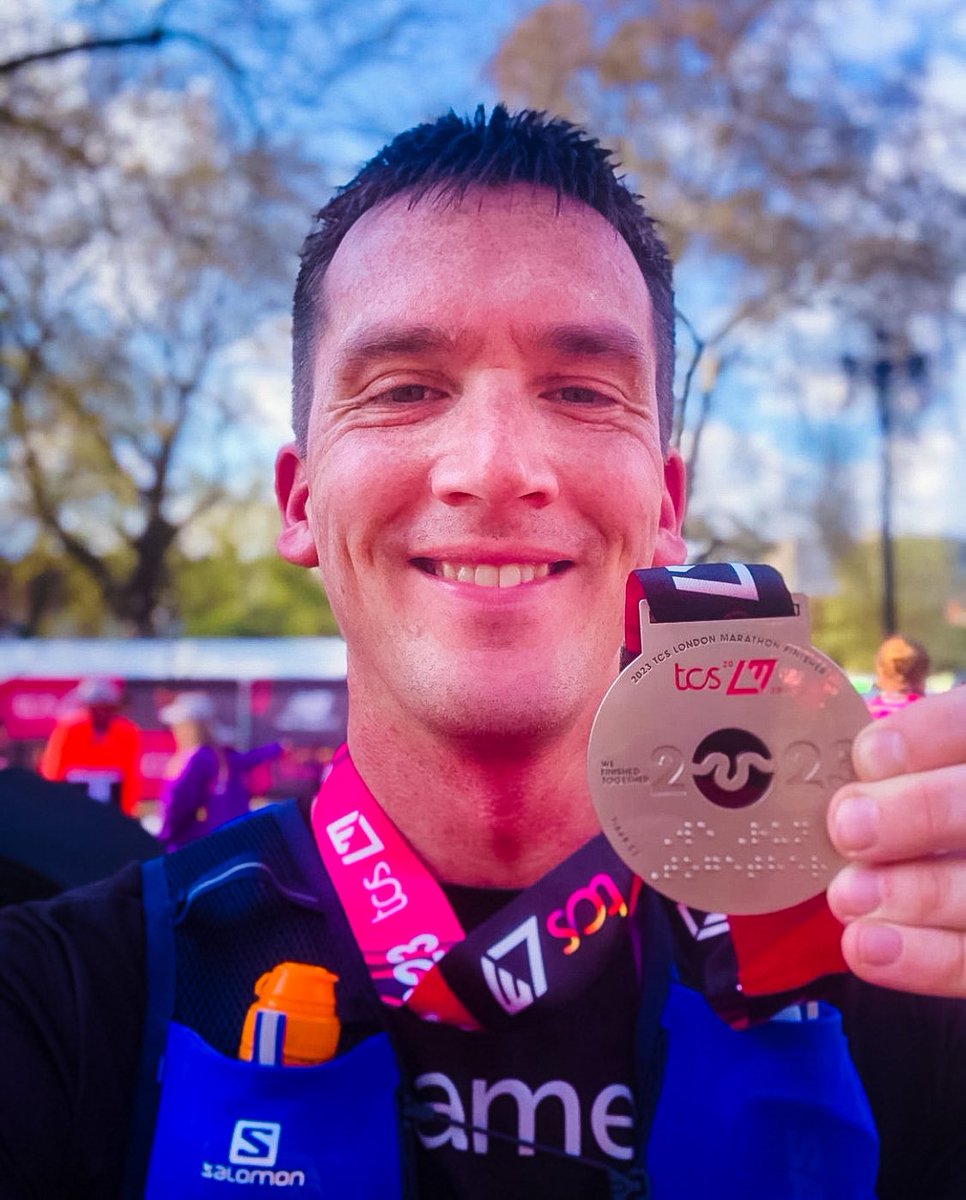 HibbsLupusTrust's tweet photo. Our 2023 @LondonMarathon Super Hero! Thank you James ๐๐
#Lupus #LupusWarriors #RunForLupus https://t.co/aKN79LU5cM