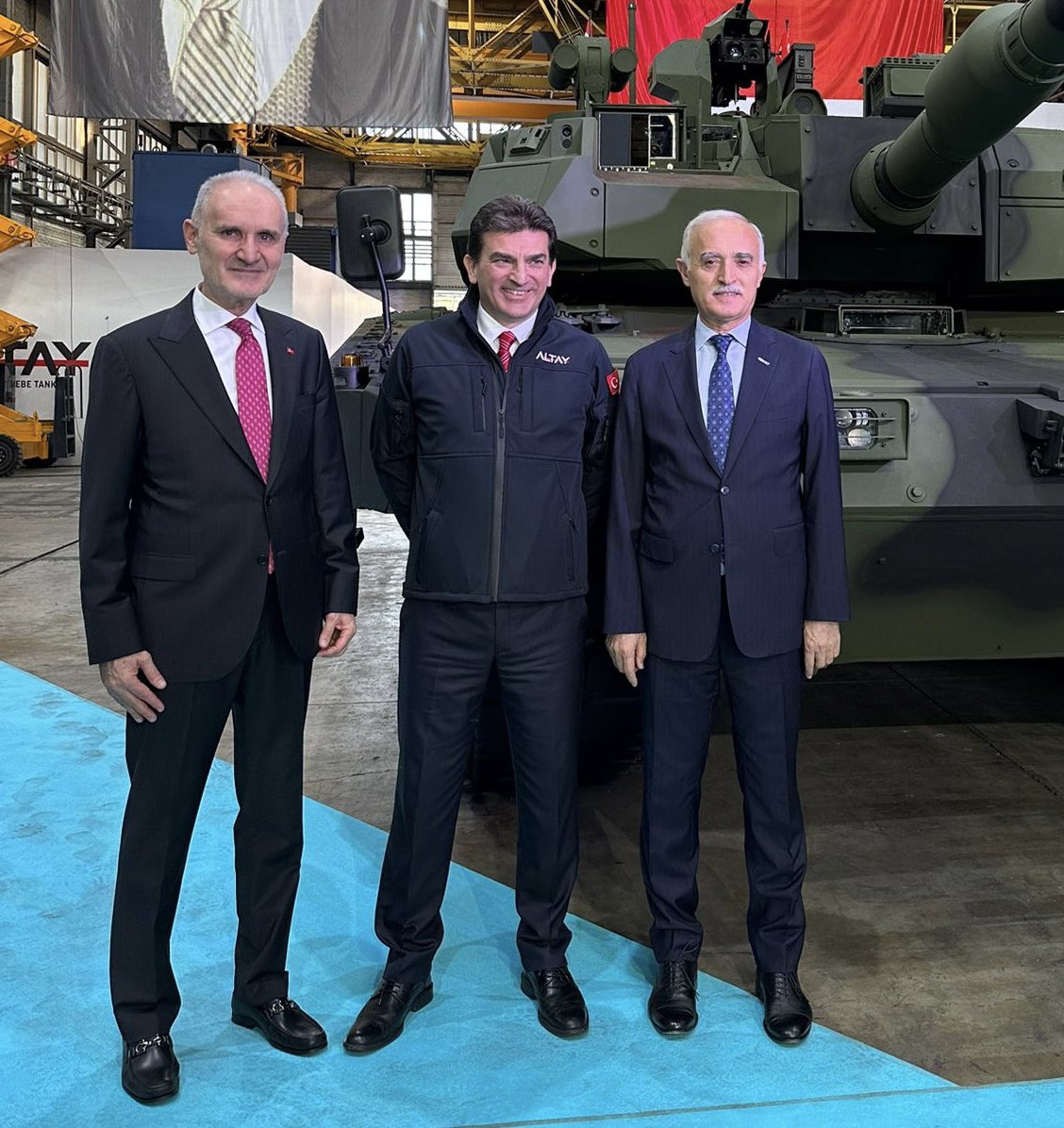 Altay tankı, karakteri özgürlük ve bağımsızlık olan bu milletin teminatlarından biri olacaktır. Milli tank projesinde emeği bulunan herkesi ve projenin başında bulunan, önceki dönem İTO başkanlarımızdan Prof. Dr. <a href="/myalcintas/">Murat Yalcintas</a>'ı yürekten tebrik ediyorum.