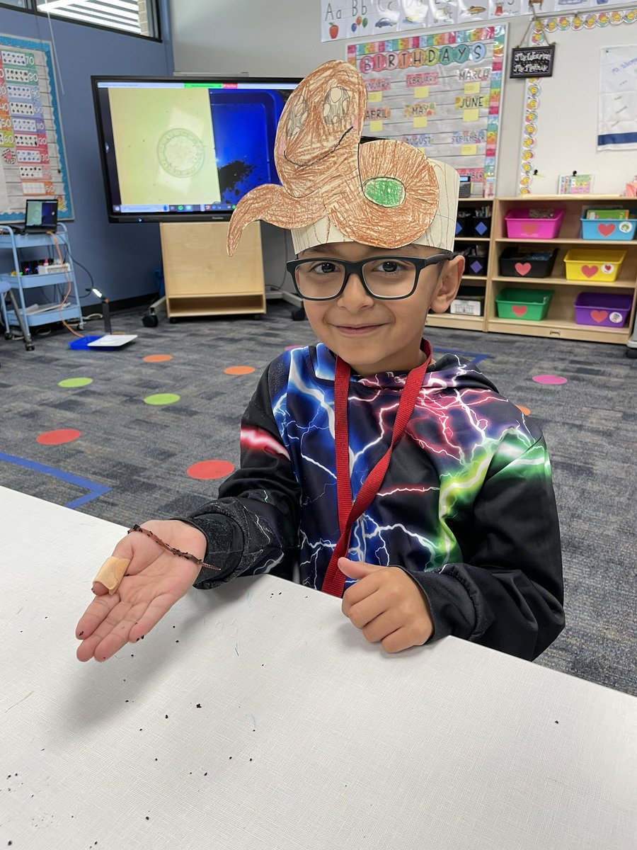 MsMakrisECSE's tweet photo. Kindergarten Worm Day was extra special this year! https://t.co/A1nEFC3SJm