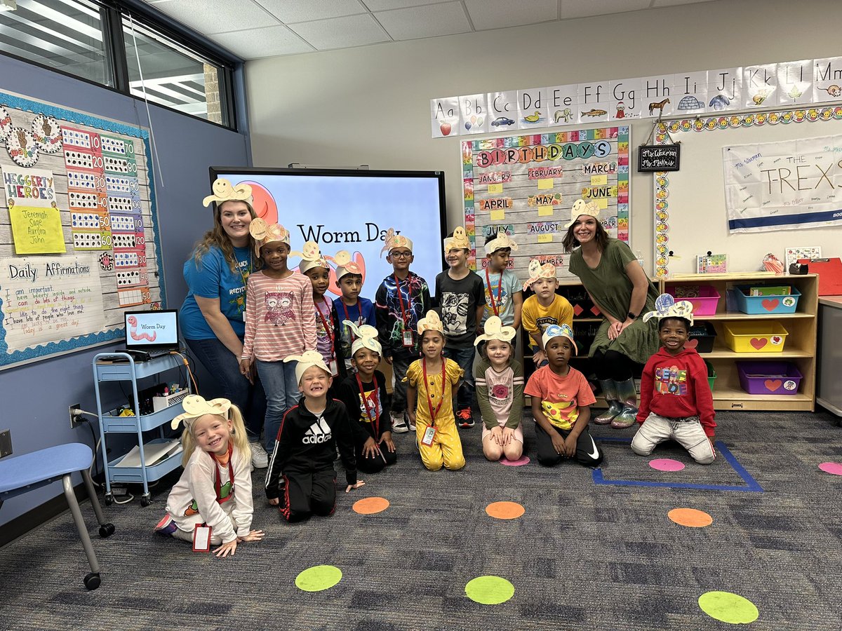 MsMakrisECSE's tweet photo. Kindergarten Worm Day was extra special this year! https://t.co/A1nEFC3SJm