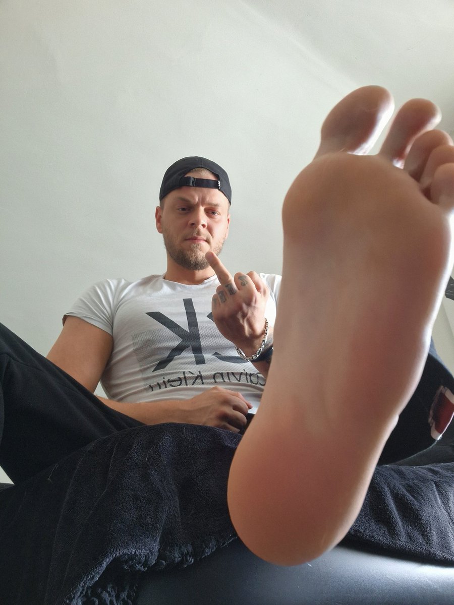 Wer will unter mir stehn und mich glücklich machen 🤑😈#FinD #cashmaster #findom #feetmaster #malefeet #humanatm #geldherr #paypig 

<a href="/FOOTMASTERSRT/">FOOTMASTERSRT</a> <a href="/rt4dom/">RT 4 FOOTMASTERS - THE 1st</a> <a href="/RTfootmaster/">RT FOOT MASTERS</a> <a href="/AlphaGodz_RT/">AlphaGodz_RT</a> <a href="/BestFootMasters/">The Best Foot Masters 43k</a>