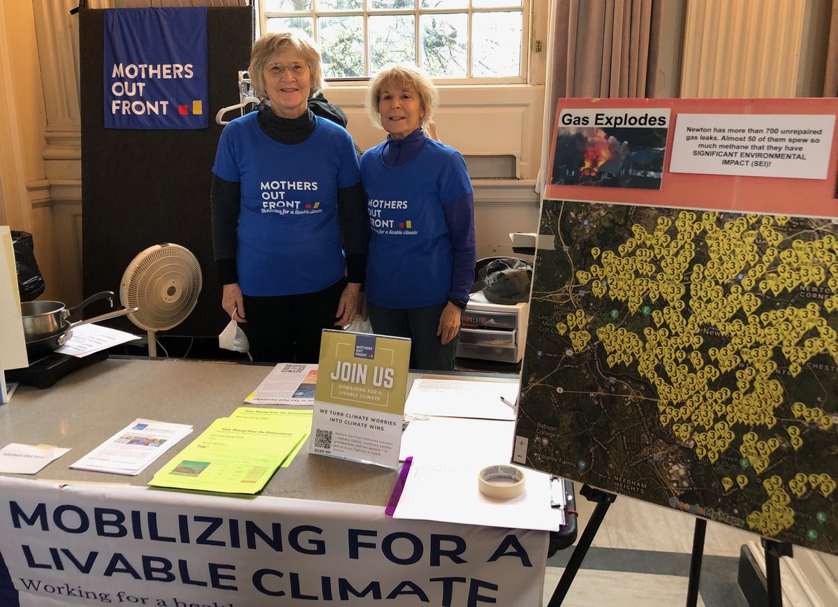 EllieG_HK's tweet photo. Mothers Out Front Newton at City Hall Earth Day Today 12-4p @Newton_MOF @MOF_Mass #AFutureWithOutGas #CleanHeatCleanAir https://t.co/LVnQF6cLVH