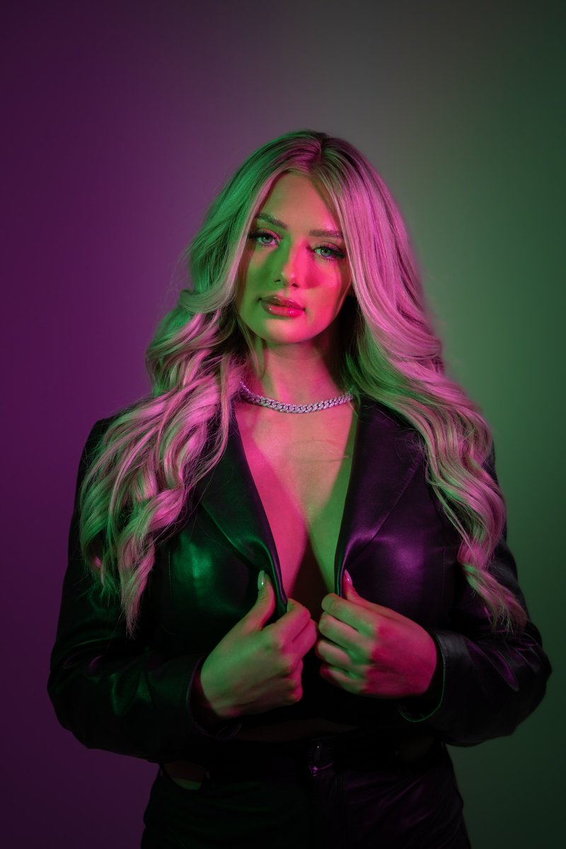 mirandacohenfit's tweet photo. Colorful darkness 🌈 https://t.co/NTw7G1eEB8