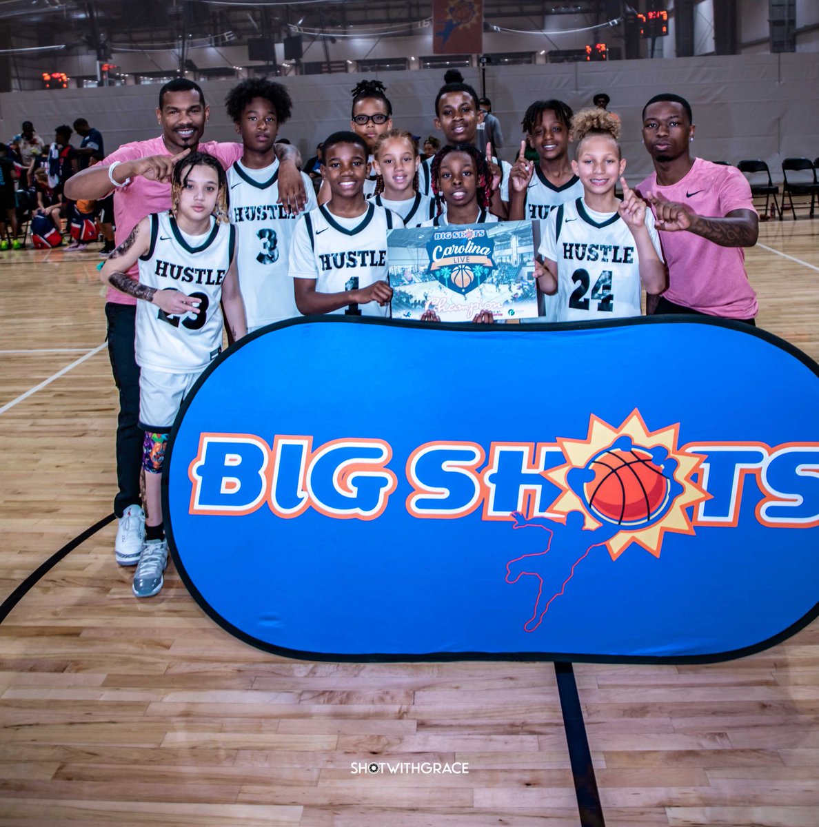 BigShotsGlobal's tweet photo. #BIGSHOTS #CarolinaLive 

🏆1️⃣1️⃣U GOLD CHAMPIONSHIP🏆

HUSTLE 36
Tai Thornton 11 

JR PROS 29
Jordan Clark 11

MVP: James Whitner III, 2023 12 ppg https://t.co/UVmYTCQJOj