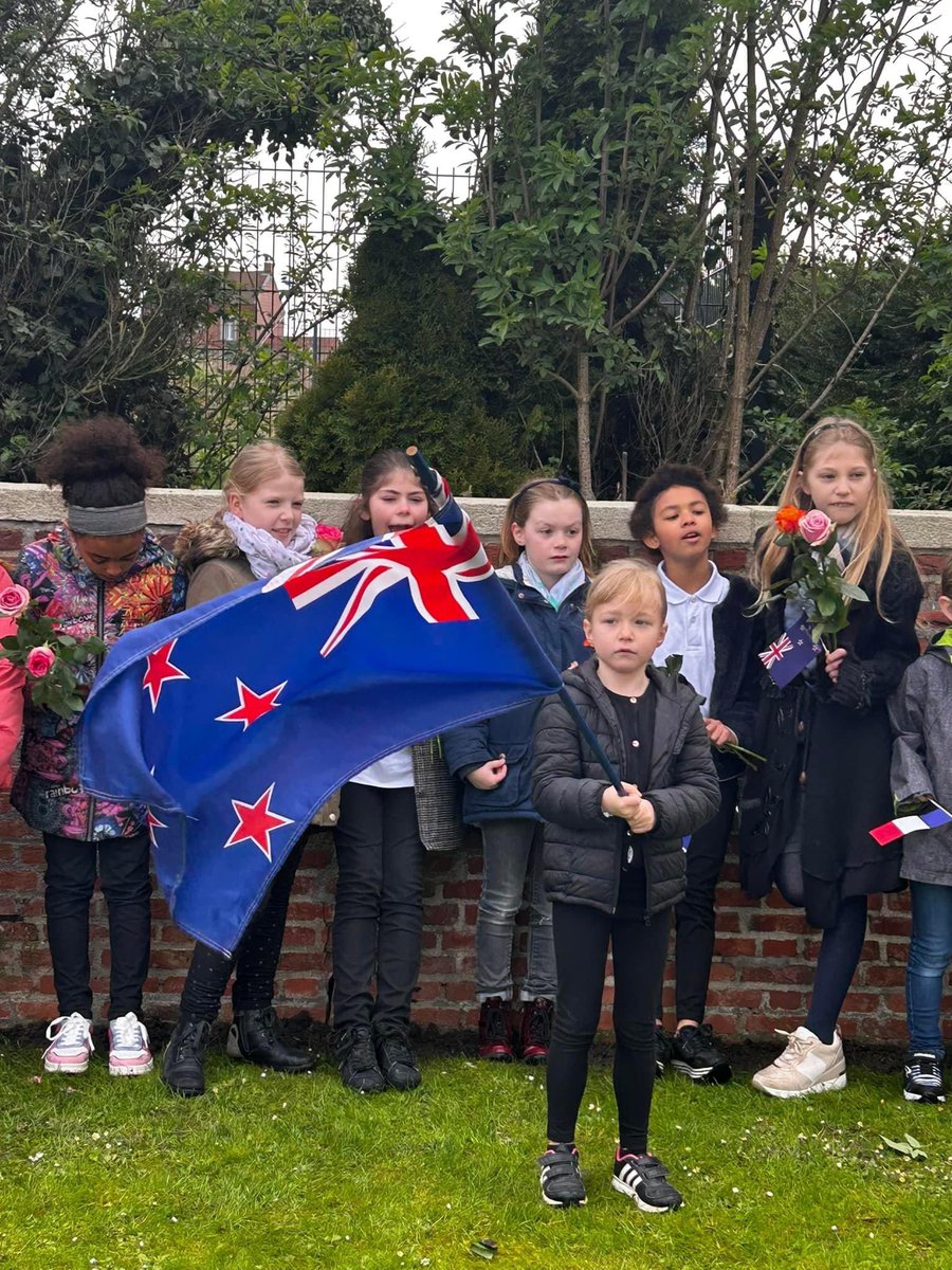 MadyDorchies's tweet image. #ANZACDAY2023 ce matin Commémoration de l’Anzac Day Néo-Zélandais à #leQuesnoy 
@hautsdefrance n'oublie pas ces nombreux #Diggers et #Kiwis qui reposent dans les lieux de mémoire du #Nord, du #PasdeCalais et de la #Somme. 
LEST WE FORGET ! 🤝🇦🇺🇨🇦🇫🇷🇳🇿