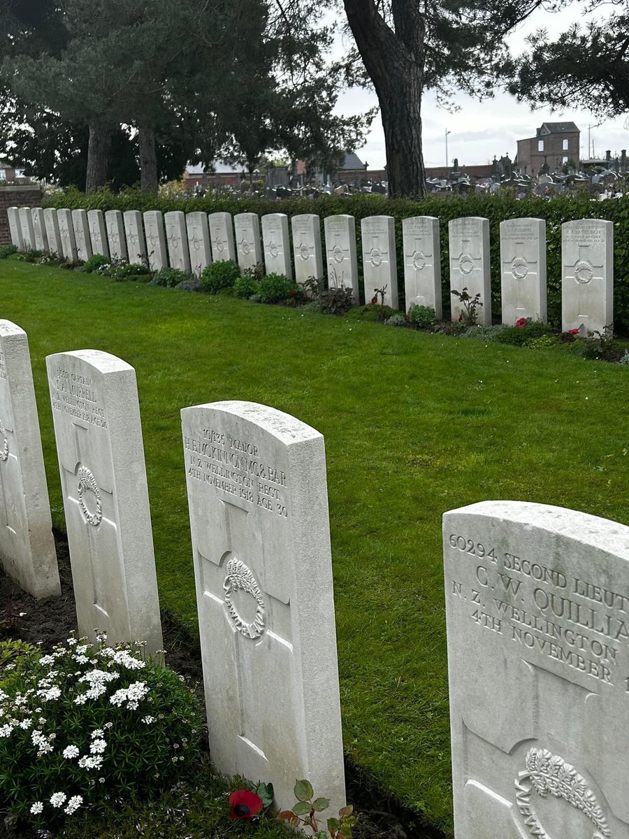 MadyDorchies's tweet image. #ANZACDAY2023 ce matin Commémoration de l’Anzac Day Néo-Zélandais à #leQuesnoy 
@hautsdefrance n'oublie pas ces nombreux #Diggers et #Kiwis qui reposent dans les lieux de mémoire du #Nord, du #PasdeCalais et de la #Somme. 
LEST WE FORGET ! 🤝🇦🇺🇨🇦🇫🇷🇳🇿