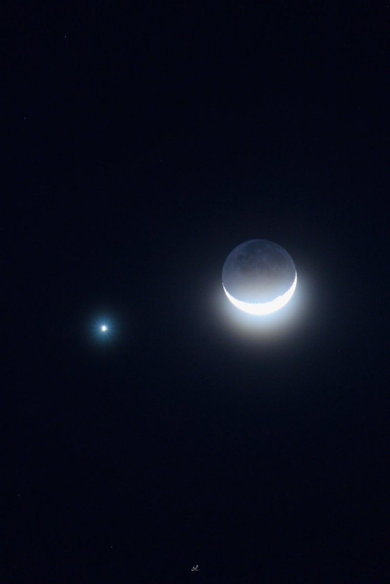 tweet_kunal17's tweet photo. The moon https://t.co/BzUUI1RSny