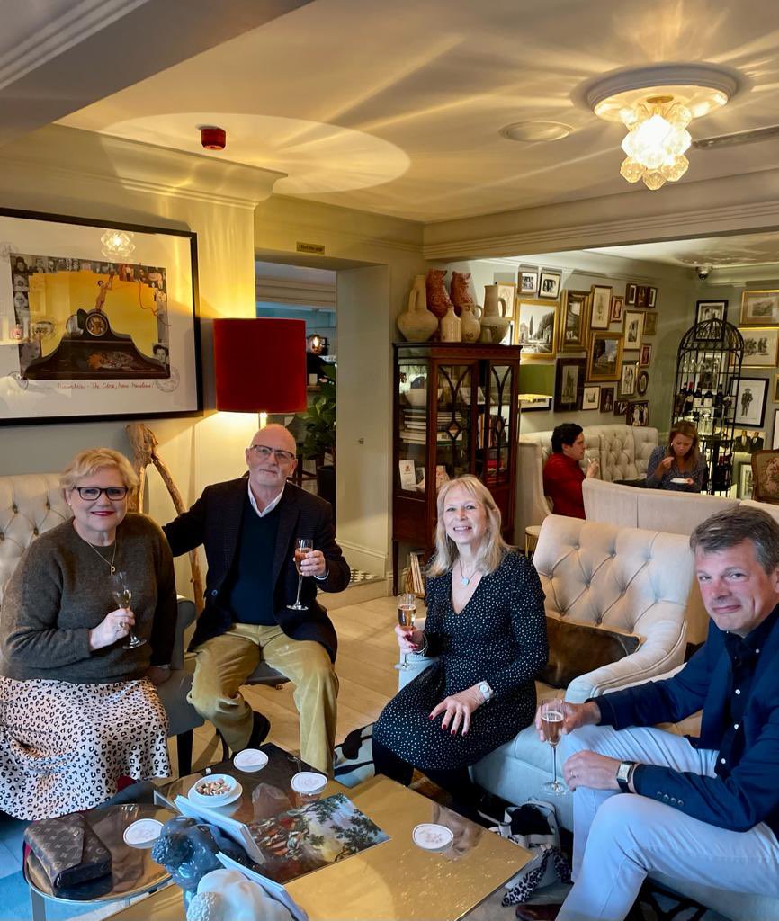 VilladiGeggiano's tweet photo. LOVE OUR GUESTS 🫶
#art #foodandart #residentartist #w4 #artlover #artattack #chiswick #westlondon #lovelondon #londonfoodie #toplondoneats #foodie #artist #artdaily #eventvenue #privatedining #dinnerparty #italiansinlondon #italianfood #cocktails #winery #supportingcreativity https://t.co/dItdEaxFcK