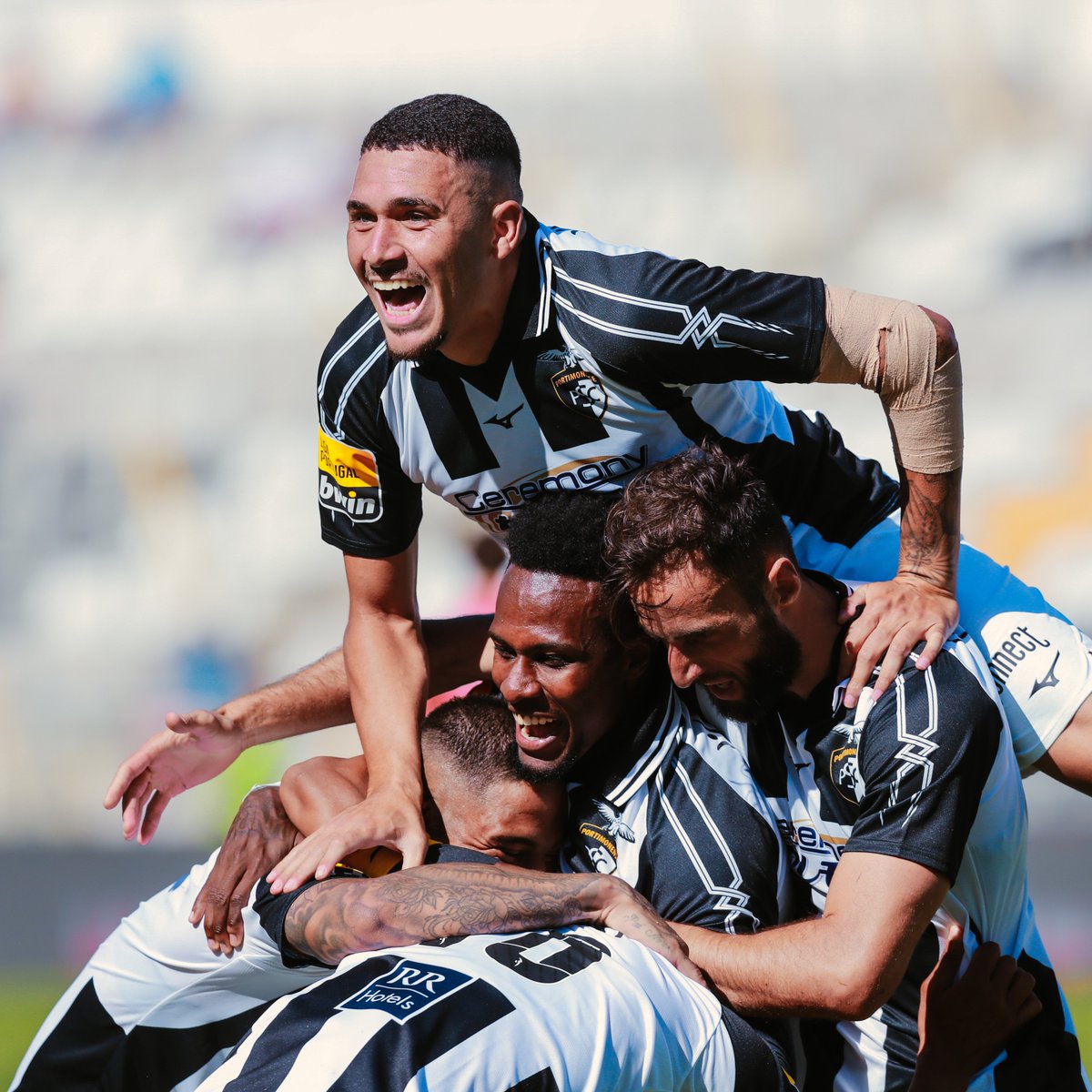PortimonenseSAD's tweet photo. Unidos 🖤

Portimonense 1 - 0 Gil Vicente FC 
#somosportimonense https://t.co/NIkoGFhUs7