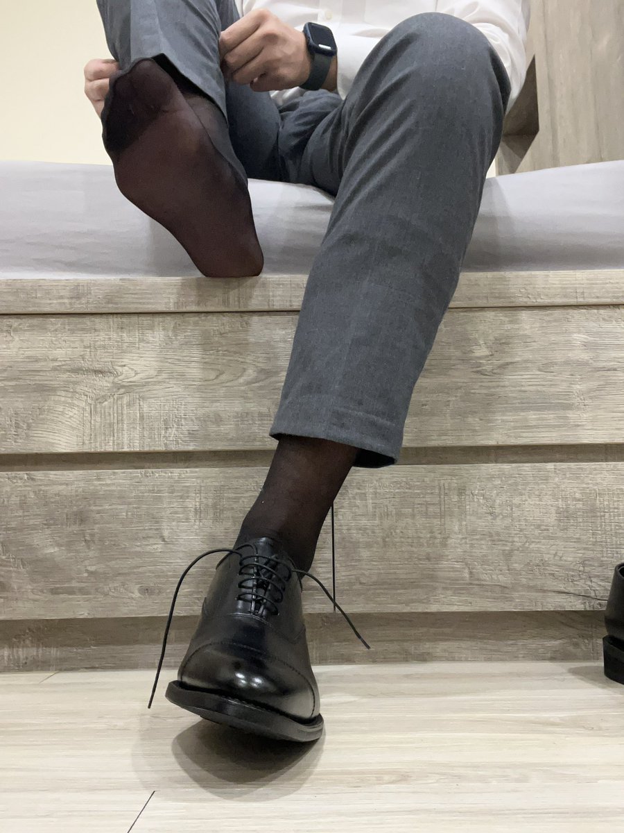 caron_mavin's tweet photo. New shoes new photo https://t.co/totz0SXH9z
