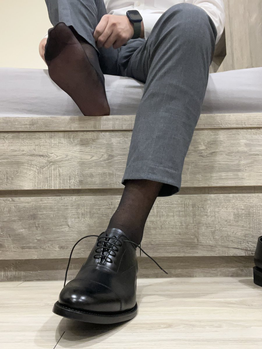 caron_mavin's tweet photo. New shoes new photo https://t.co/totz0SXH9z