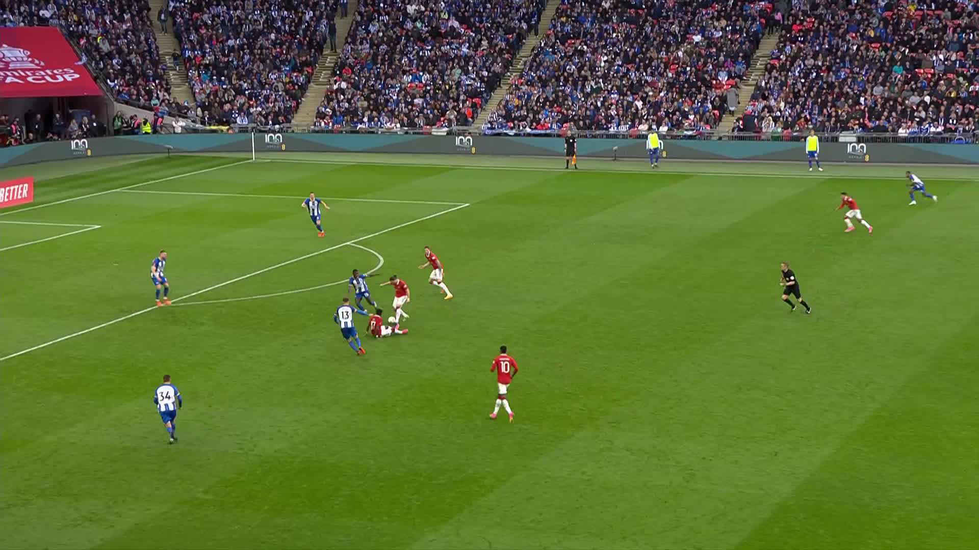 An incredible reflex save from Robert Sánchez 😱

Look at the deflection!

#EmiratesFACup”