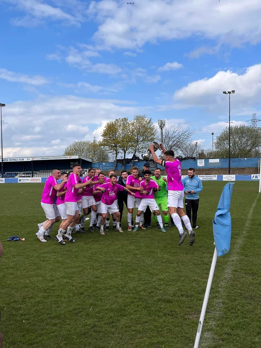 eisafaulding_4's tweet photo. Up the fucking westwood🏆 https://t.co/QmvxYC8YuM
