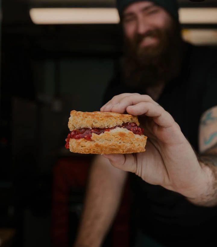 BitchnBiscuitAK's tweet photo. Biscuits and Jam anyone?

#fromscratch #biscuitsandgravy #alaska #foodtruck https://t.co/QwGssXfuGF