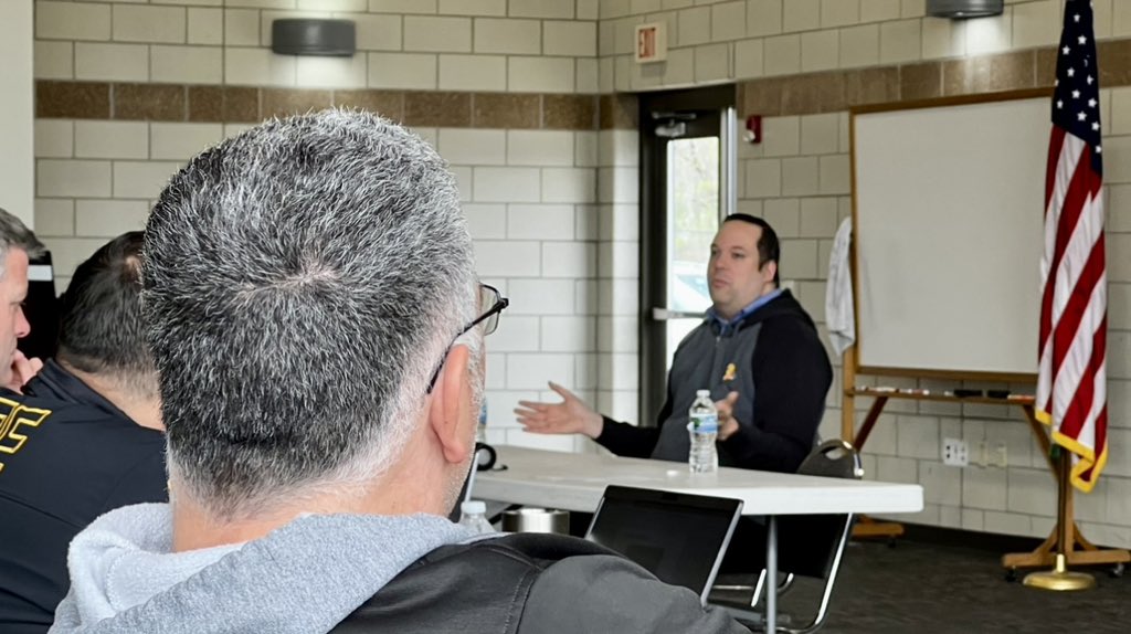 rusnivek's tweet photo. Glad to have these partnerships as we work to enhancing safety for all communities. Thanks to the media panel from @13WREX @23WIFR and an outstanding demo from the new state asset: @protectdupage’s RapComm4 #PIO #PAO #ESF15 #ESF2 https://t.co/ylmIusUI9O