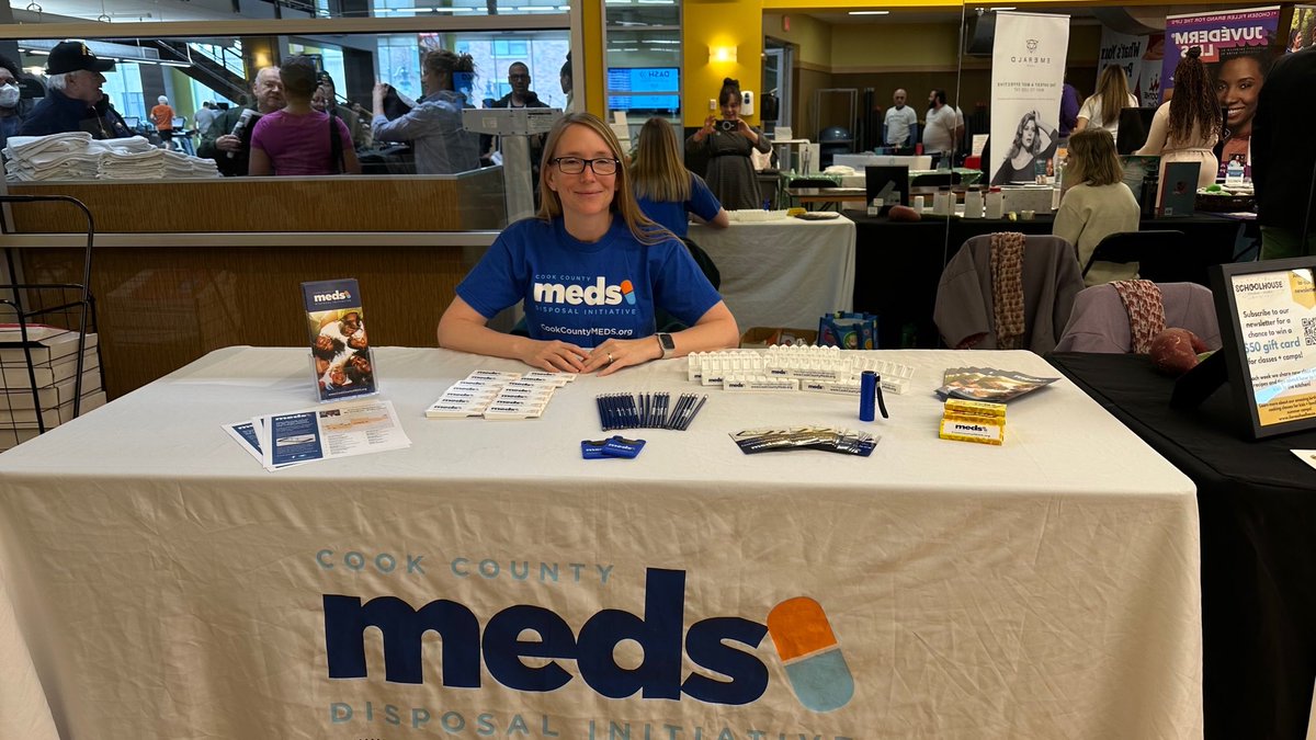 CookCountyMEDS's tweet photo. We are in Oak Park today at the Community Health and Wellness Fair! Stop by our table to learn about proper medication disposal! #cookcounty https://t.co/jvSBwzuIHs