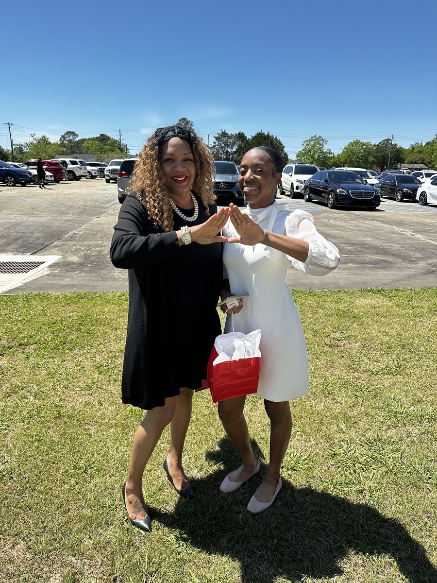 geegee1913's tweet photo. S/o to the newly initiated Sorors of the #BetaEta chapter! We had 2 Volleyball players, 2 softball players, 4 cheerleaders, and 1 student Athletic trainer represented on this line of 65. Congratulations, ladies! May you go out into the world and make your mark as a Delta should! https://t.co/bey5iDrAbw