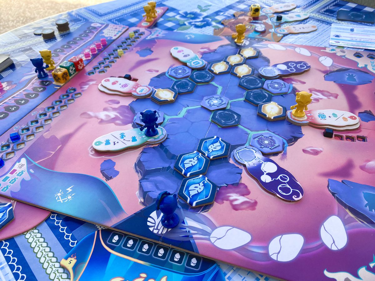 MrcdsSanchez's tweet photo. Fight, explore magic lands, get magic cristal and be the best Shaman! Ynaros Fallin 🥰
#ynarosfallin #boardgames #magic #peekwik https://t.co/rdihC22xeo