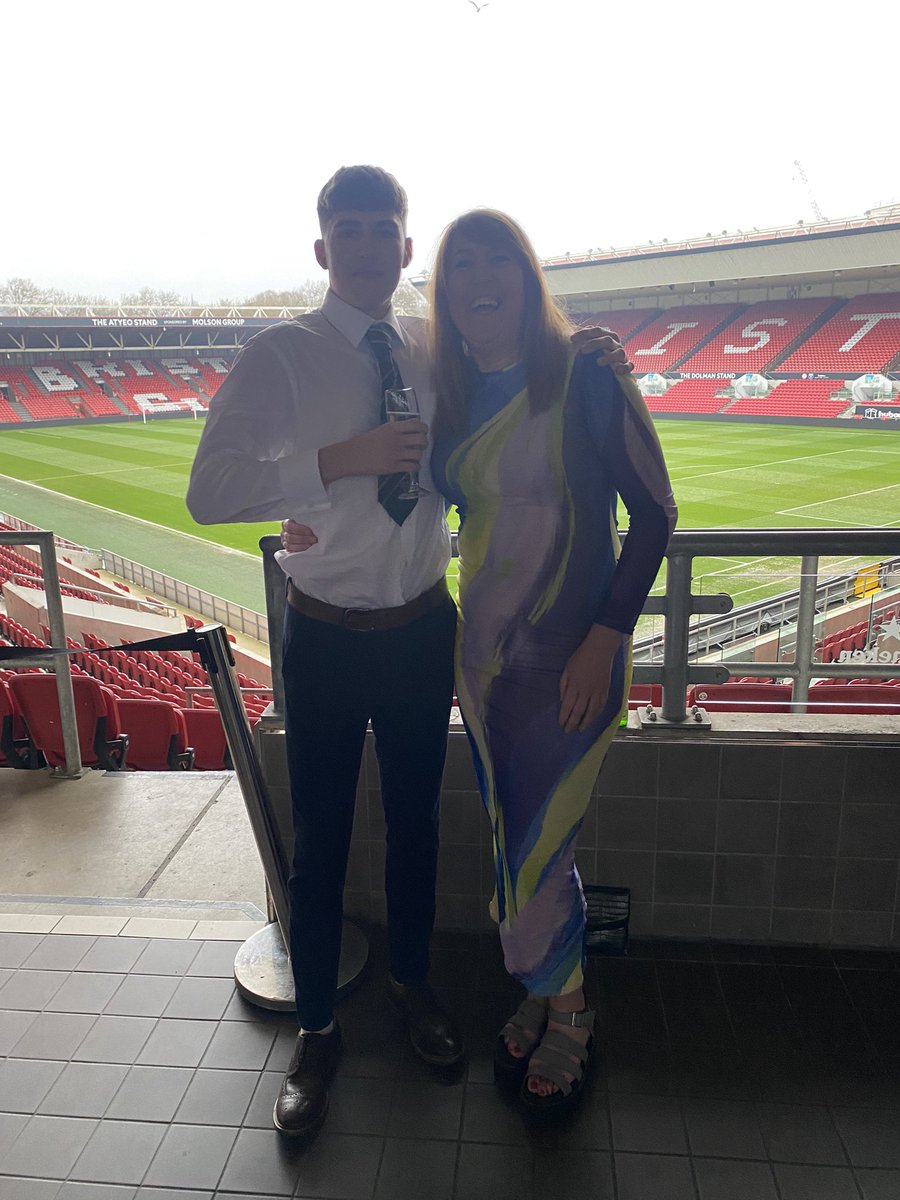 CJ44549's tweet photo. An. Ward winning night at rugby annual dinner. First one with my boy! #upthefram https://t.co/P0TyQ5VDGx